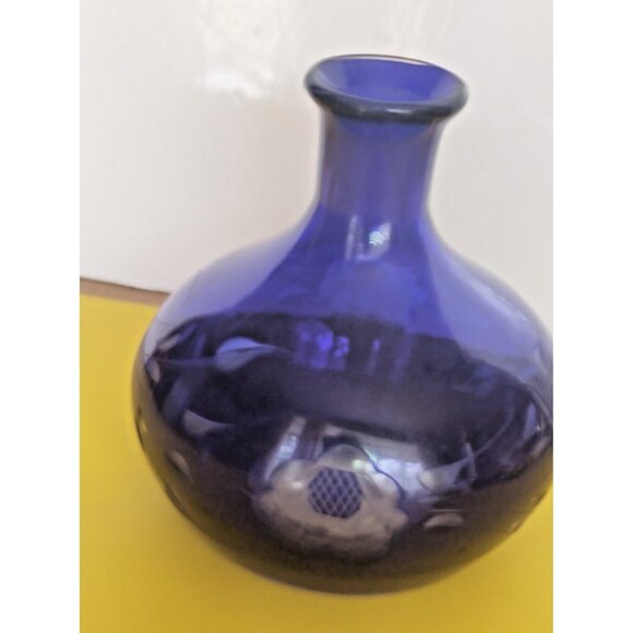 Vintage Bohemian Czech Cobalt Blue Cut to Clear Glass Vase 4.75" - Picture 1 of 13
